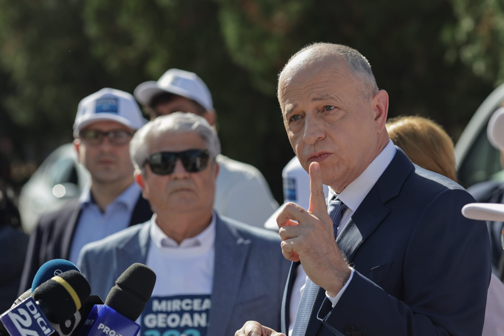 Mircea Geoană și-a depus candidatura la prezidențiale: „Nu vreau să mă plimb sau să dorm”. A promis că va face publice cheltuielile Administrației Prezidențiale