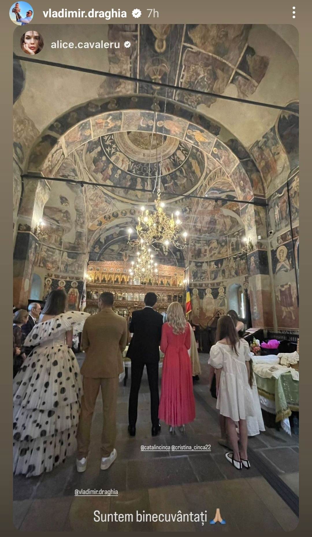 Vladimir Drăghia și-a botezat fetița cea mică. Soția actorului, Alice Cavaleru, a făcut furori în rochie elegantă și adidași