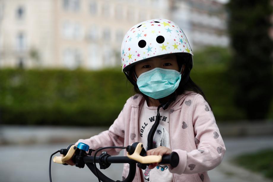 Bucurie în Spania: peste șase milioane de copii pot să iasă din nou din case, după o lună și jumătate de carantină