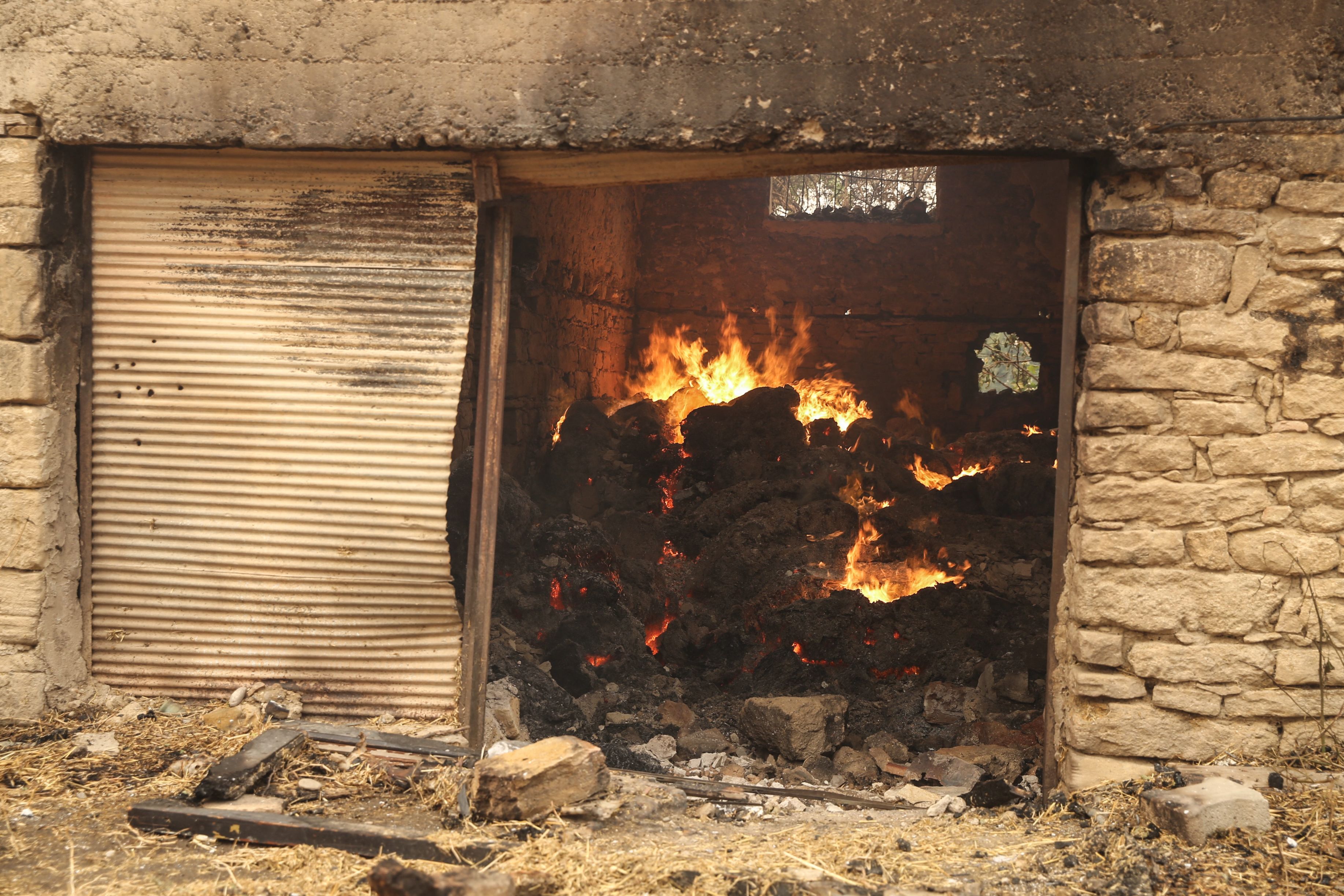 Turcia, în alertă din cauza incendiilor. Vacanță încheiată pentru mii de turiști