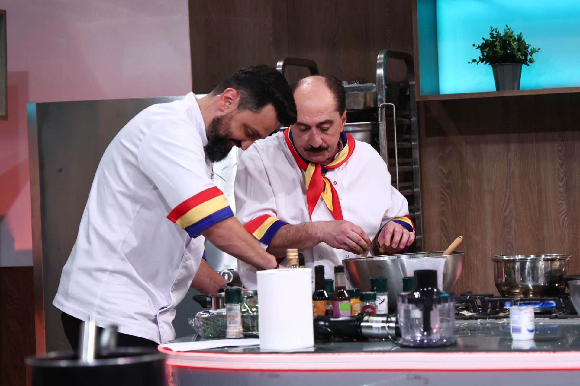 „Chefi la cuțite”, ediție specială. Vedetele vin să gătească în show-ul culinar de la Antena 1