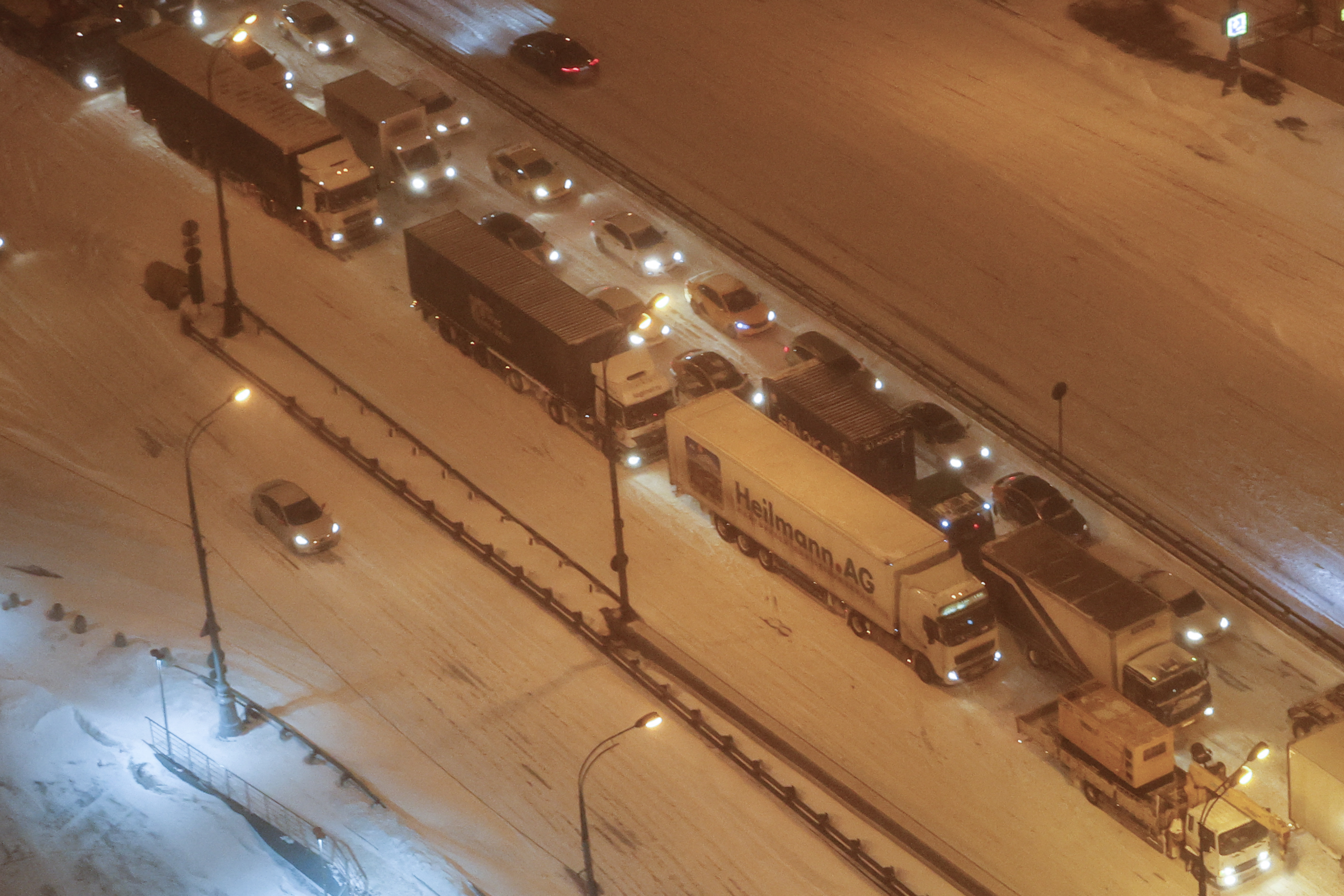 Cum se face deszăpezirea la Moscova, la -15 grade - VIDEO
