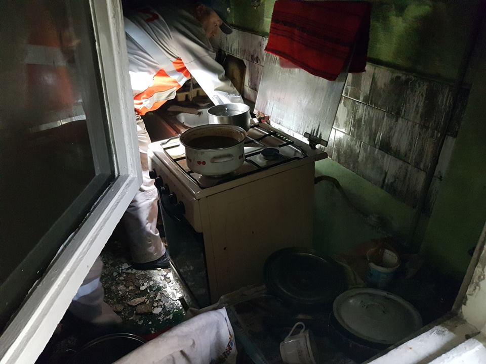 Explozia din blocul din Moinești, cauzată de o posibilă defecțiune la centrala termică de apartament| FOTO