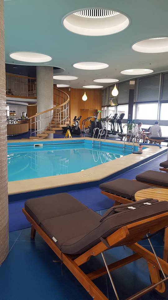 Cum s-a pozat Deea Maxer la Intercontinental. Super sexy la mare înălțime | FOTO