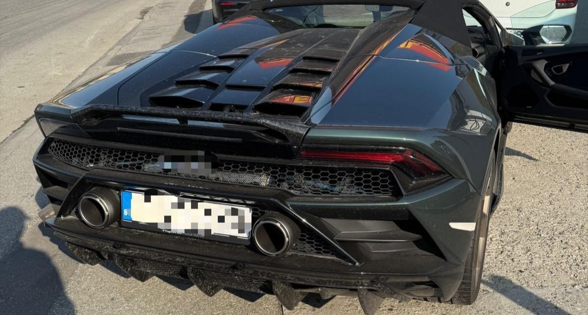 Andrew Tate circula cu aproape 200 km/h oră într-o zonă cu limită de viteză 50 km/h. A rămas fără permis