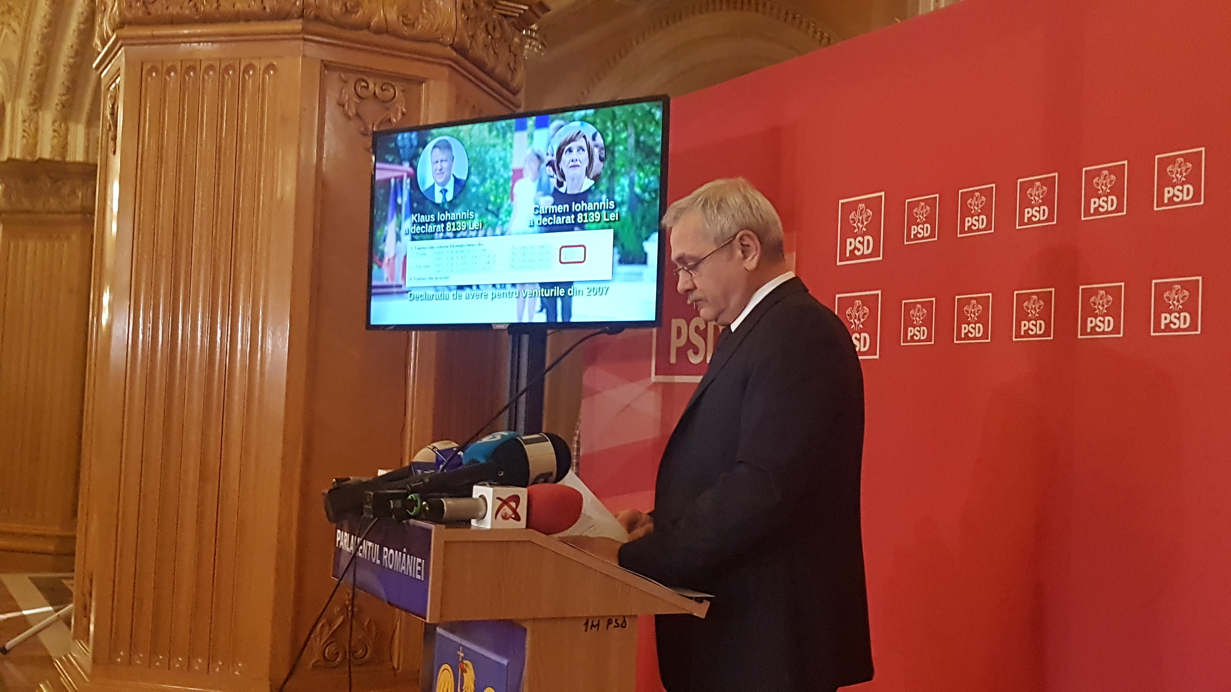 VIDEO&FOTO/ Liviu Dragnea și valiza, Episodul 2. Președintele PSD a venit la Parlament cu noi documente