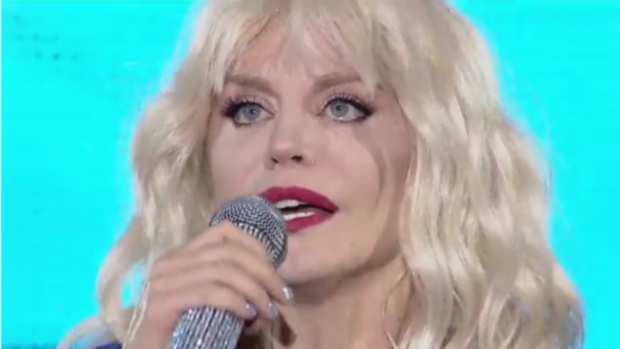 Loredana, în genunchi pe scenă. A cântat cu lacrimi în ochi | FOTO&VIDEO