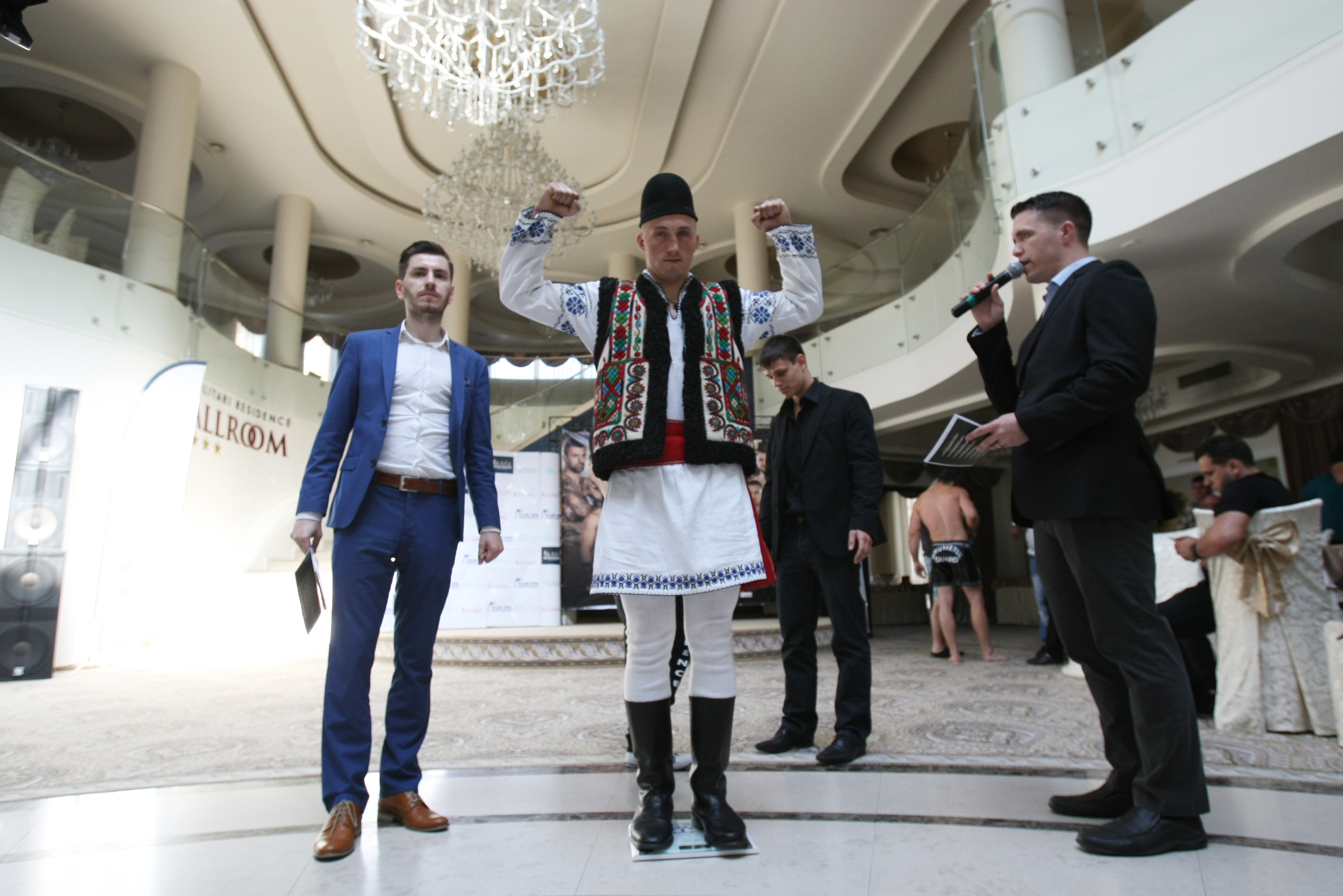 Luptătorii de la Superkombat București au trecut cu bine de proba cântarului oficial / GALERIE FOTO