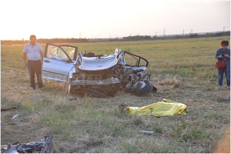UPDATE: Mamă și fiu, uciși într-un accident înfiorător în județul Buzău. Șoferul vinovat era băut
