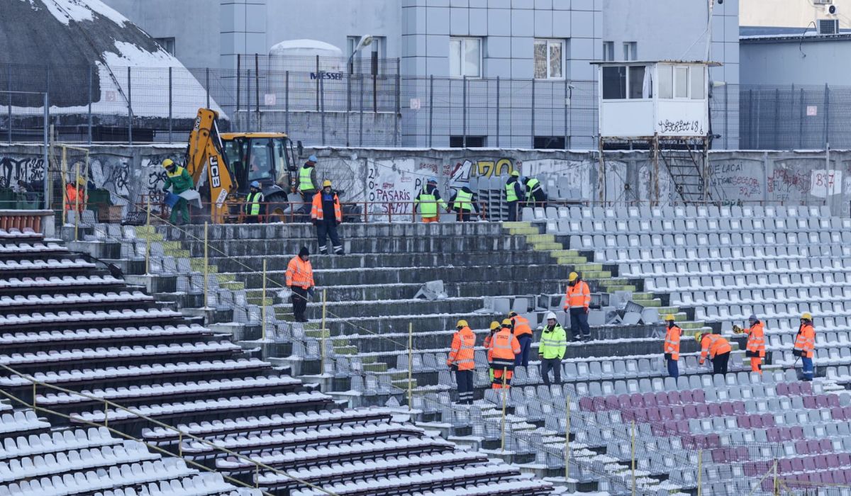 Demolarea stadionului Dinamo a început, în fața a 300 de suporteri. Ce va fi construit pe rămășițele arenei: „De azi înainte va fi doar istorie” 