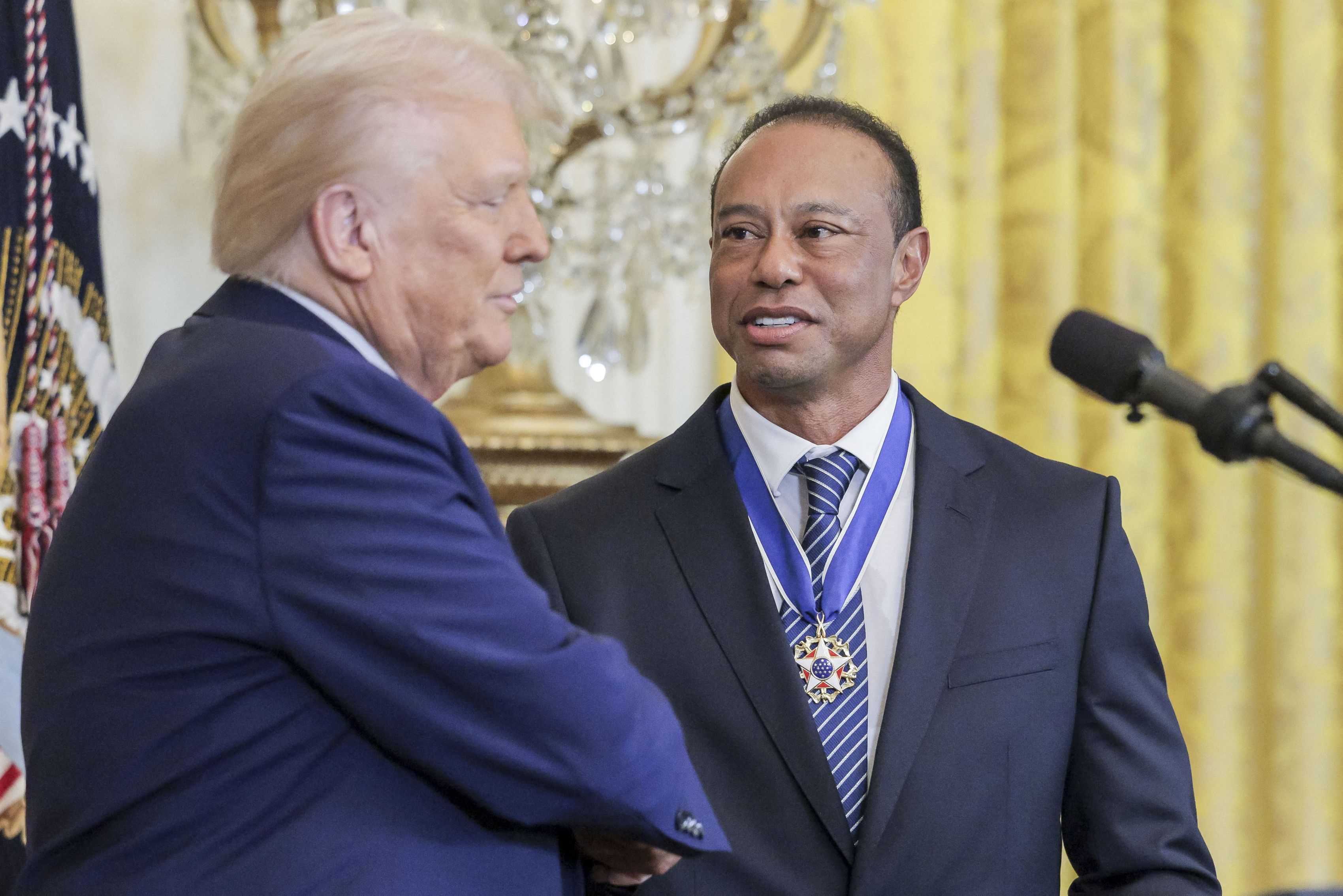 Tiger Woods l-a sunat pe Donald Trump după ce s-a răsturnat cu mașina în SUA. Cum a vrut să-i impresioneze pe polițiști înainte să fie arestat