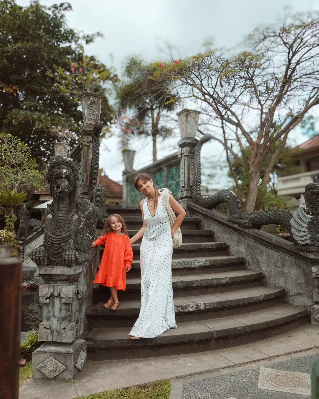 Copiii Danei Rogoz au hrănit peștii cu biberonul, în Bali: „A fost foarte drăguț”. Imagini din vacanța vedetei cu familia