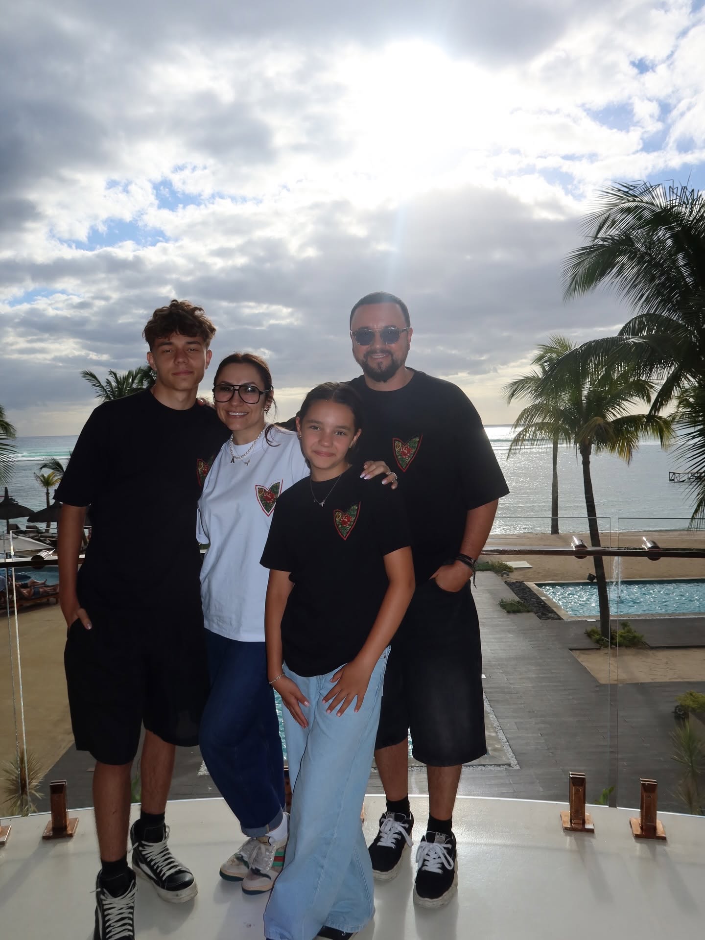 Cum au apărut Andra și Cătălin Măruță, alături de copiii lor, în vacanța din Mauritius. „Punem pe pauză tot ce înseamnă agitație”