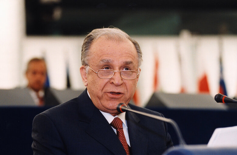 Laude la adresa lui Ion Iliescu, din partea Ambasadei Rusiei și a unor oameni politici: „Un Marc Aureliu în viață și în amurgul ei”