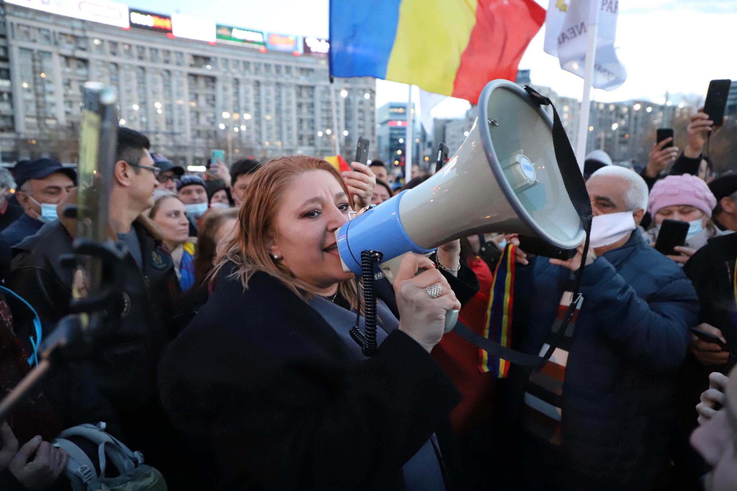 Protestul anti-restricții din Capitală, încheiat cu violențe și arestări. Manifestații și în alte orașe din țară