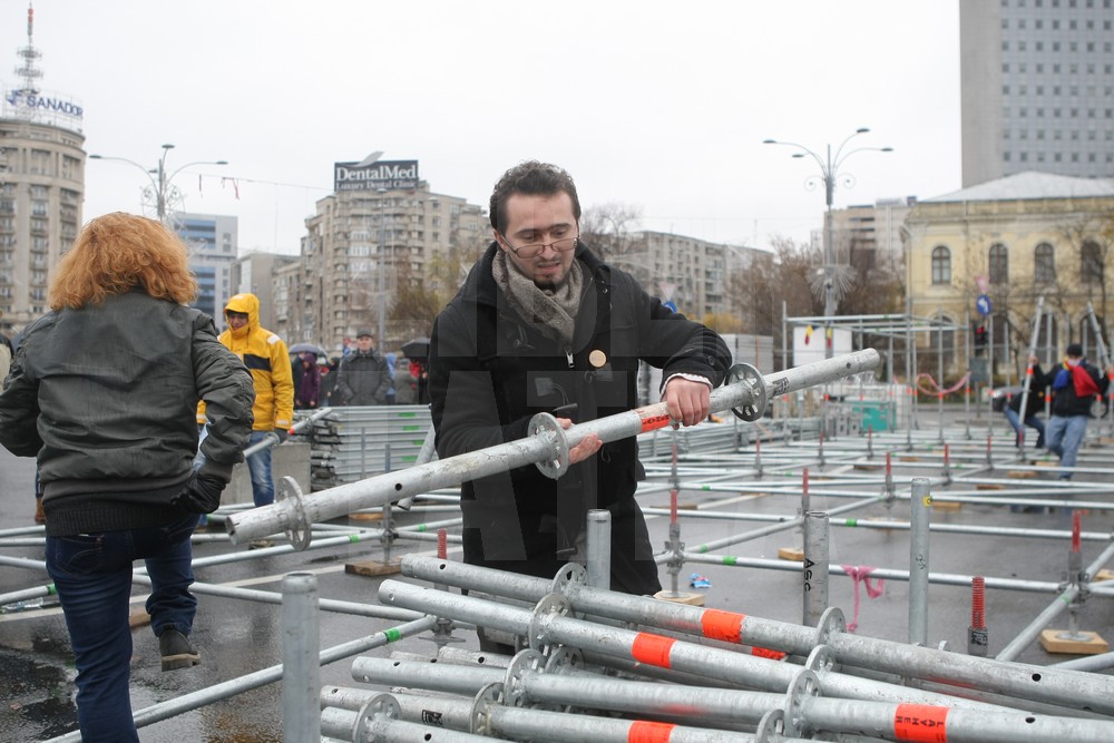 UPDATE. Protest și incidente în Piața Victoriei. Anchetă MAI după împiedicarea organizării târgului de Crăciun/ FOTO