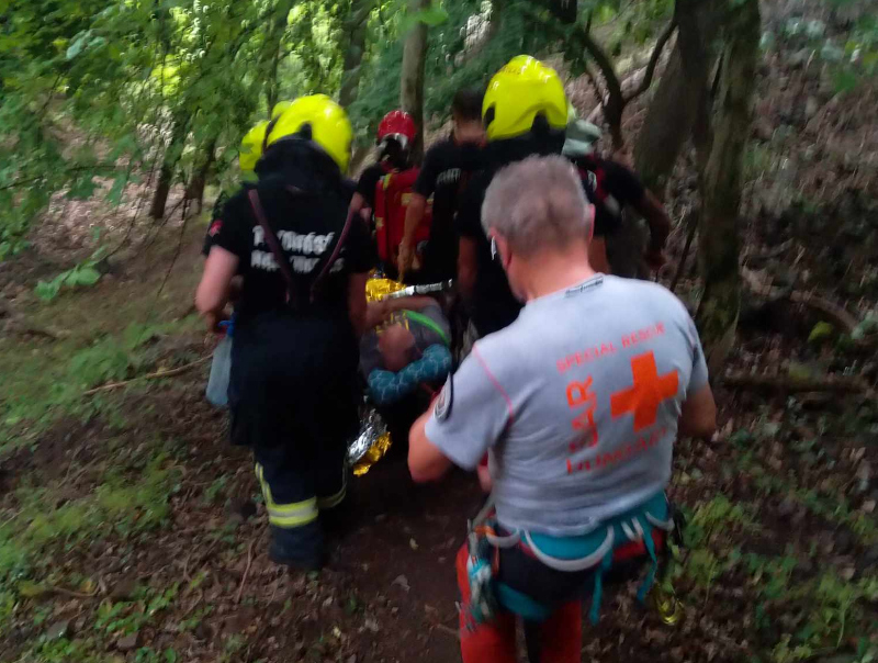 A vihar és jégeső alatt súlyosan megsérült egy túrázó a Börzsönyben