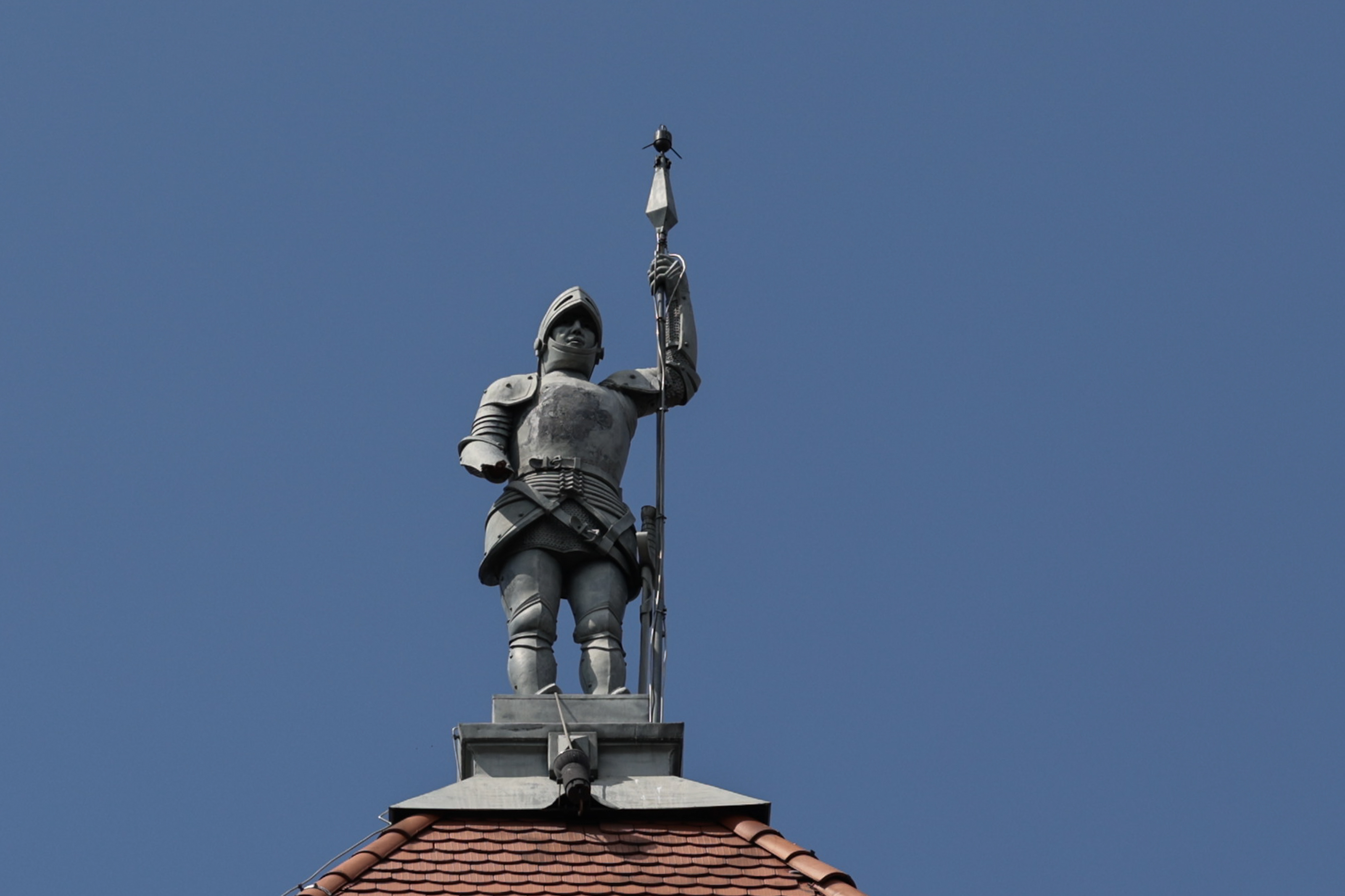 Povestea lui „Pandelică”, ostașul în armură care apără Bucureștiul de rele. Are o copie „muncitorească” în mahala, lângă Obor. Autor: Alexandru Dimitriu, un mare maestru ornamentalist al României
