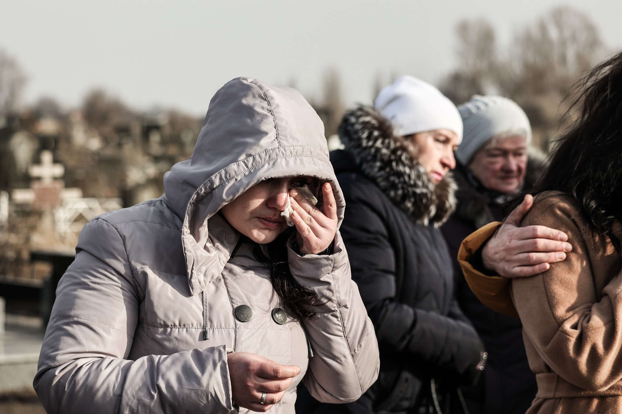 „Ne-a rămas de la el doar un șorț”. Destinul tragic al lui Maksym, adolescentul ucis de ruși în blocul morții din Dnipro. Părinții săi plecaseră de acasă