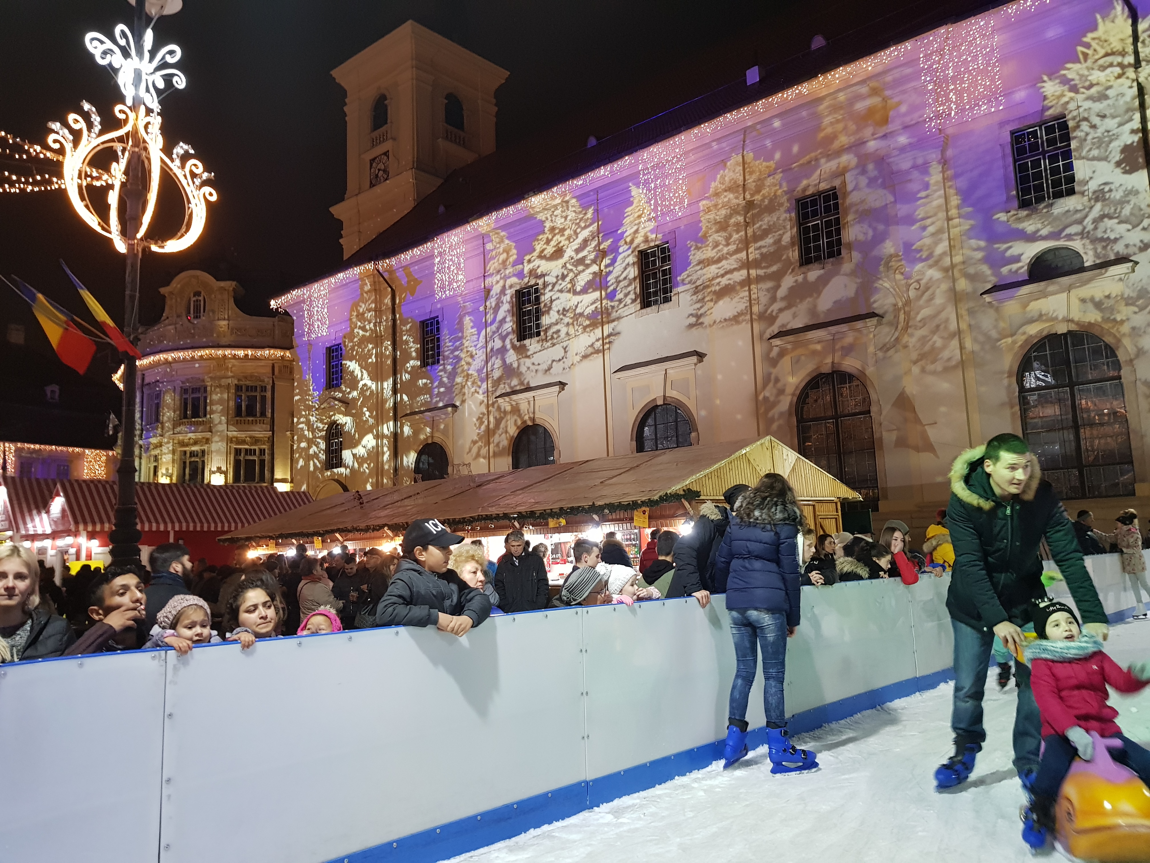 VIDEO&FOTO/ Mii de vizitatori la Târgul de Crăciun din Sibiu, la sfârșitul săptămânii trecute. O bucată din Viena, la prețuri de România