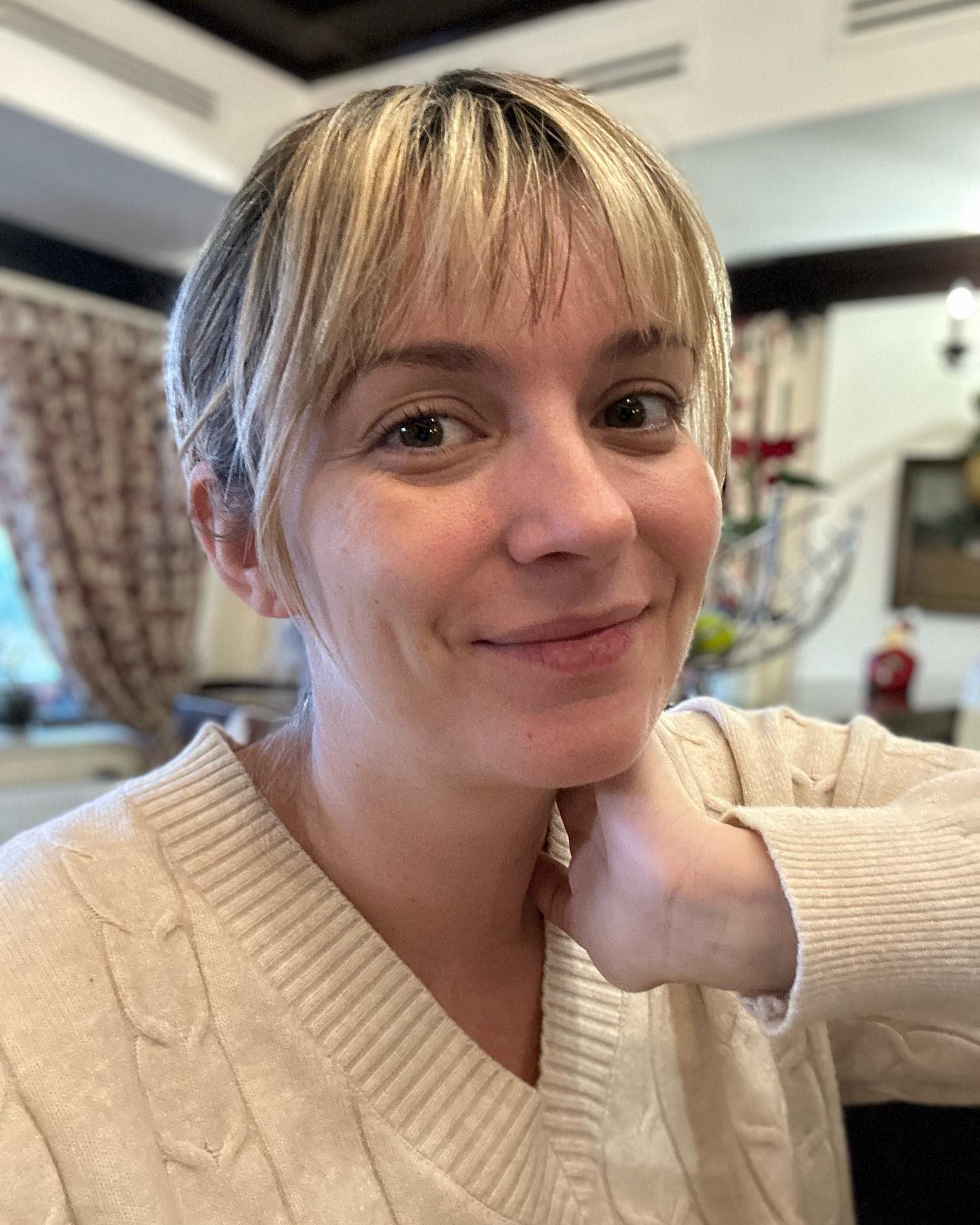 Diana Dumitrescu, schimbare radicală de look. Fanii nu au mai recunoscut-o pe stradă: „Îmi permit liniștită să ies nemachiată”