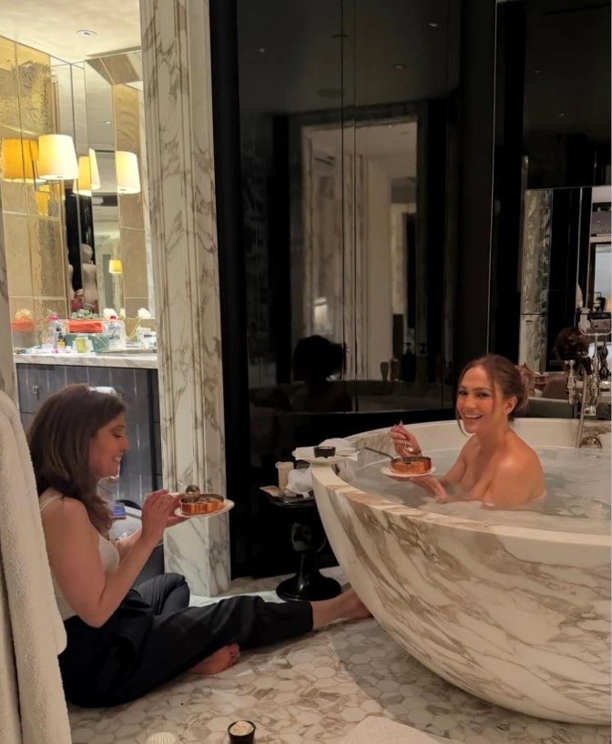 Jennifer Lopez, fotografiată goală în cadă. Imaginile care au atras atenția fanilor artistei