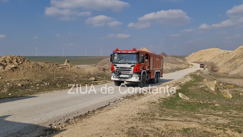 Un muncitor a murit, iar altul e grav rănit după ce au fost îngropați sub pietrele căzute dintr-o basculantă