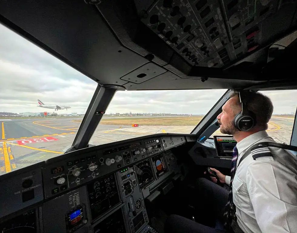 Mihai Sturzu e comandant de aeronavă la mai bine de 10 ani de la destrămarea trupei Hi-Q: „Sunt mândru”. De ce a renunțat la muzică