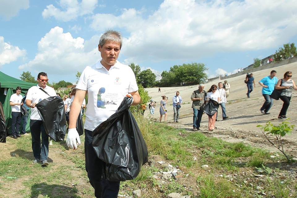 Atunci și Acum | Dacian Cioloș, inginerul agronom ajuns șef al Executivului, în prima guvernare tehnocrată a României