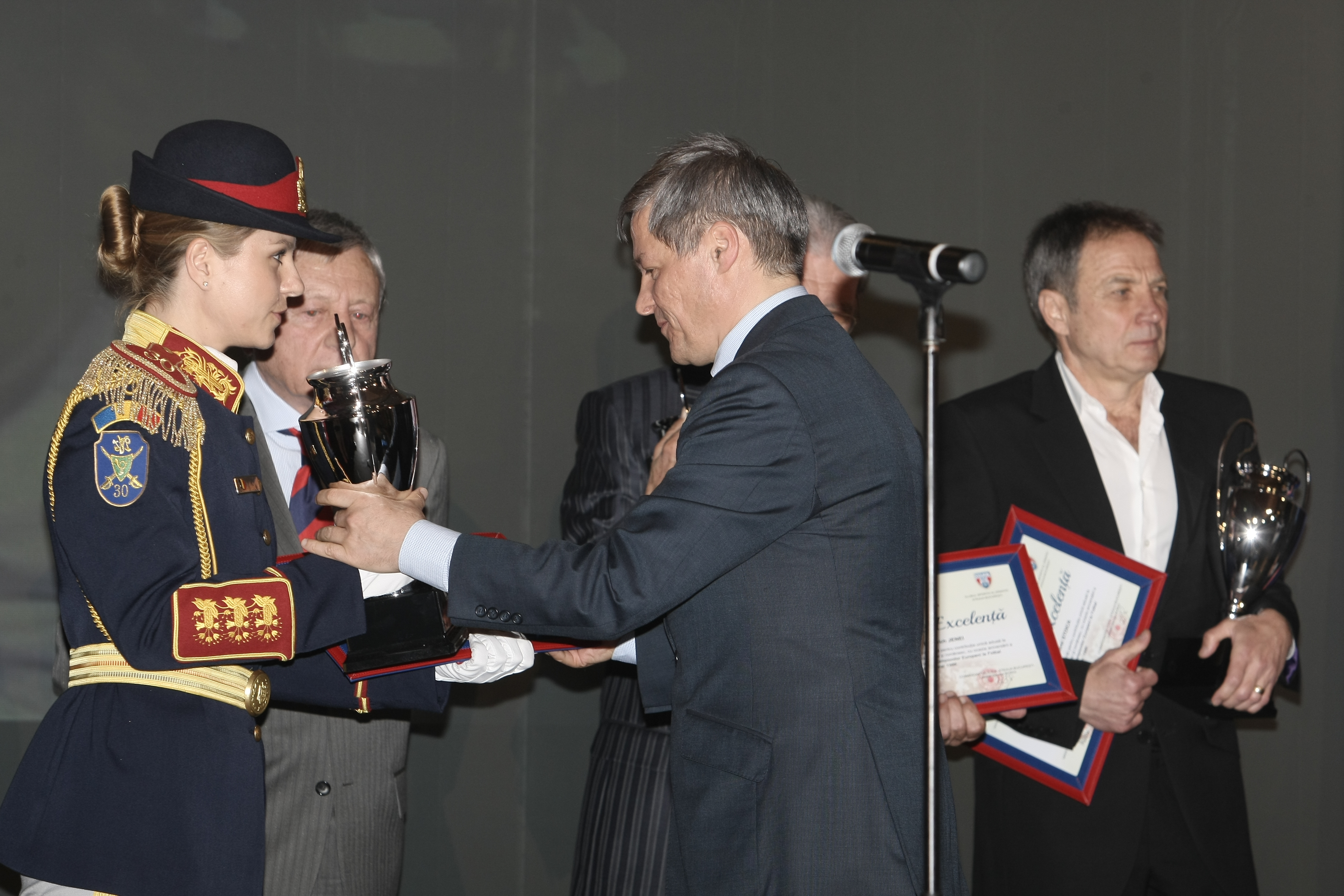 Eroii de la Sevilla au fost premiați de CSA Steaua, cu ocazia împlinirii a 30 de ani de la câștigarea CCE / FOTO și VIDEO