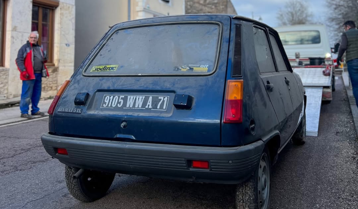 Un Renault 5 fabricat în 1982 tocmai a fost vândut cu 47.000 de euro. Detaliul care a crescut prețul de peste 6 ori față de cel cu care a fost achiziționat acum 44 de ani