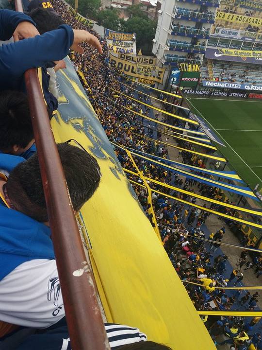 Nebunii de la nivelul al treilea al peluzei de pe celebrul "La Bombonera" au făcut tribuna să se miște ca la un seism. Cutremurul produs de "barras bravas"