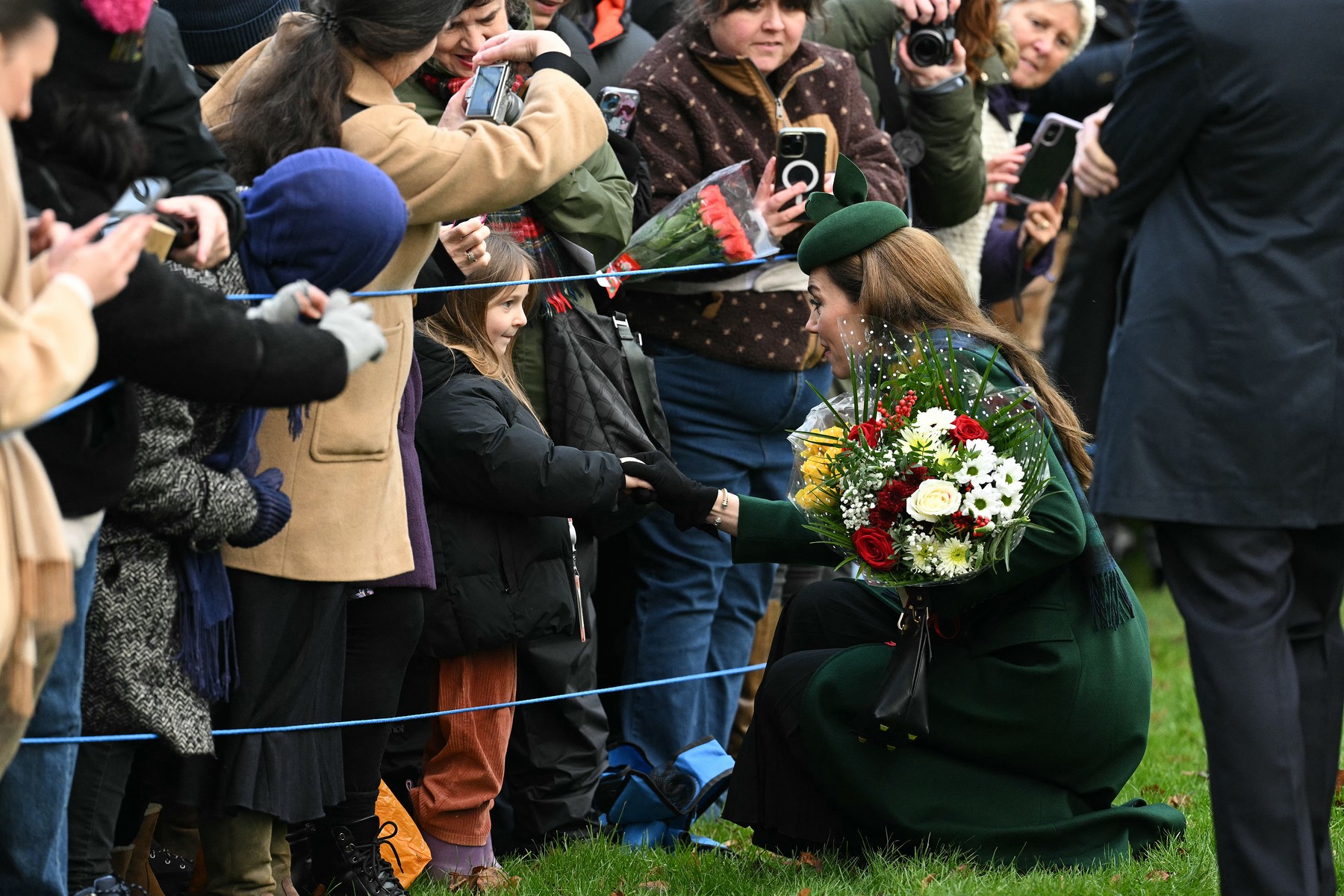 Crăciunul în familia regală britanică. Membrii familiei regale au participat la slujba de la Sandringham | VIDEO