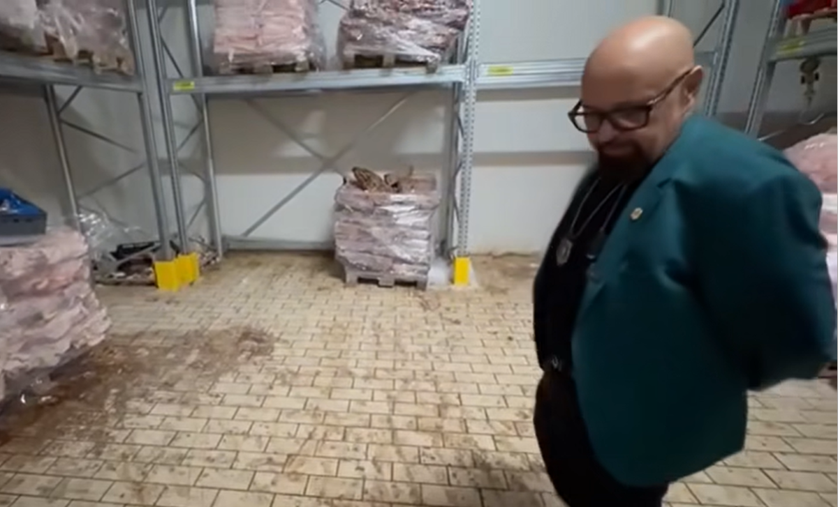 Piedone a spus cum este făcut parizerul din comerț: „Tăiați o felie”. Ce se pune pe mere pentru a ne înșela vizual
