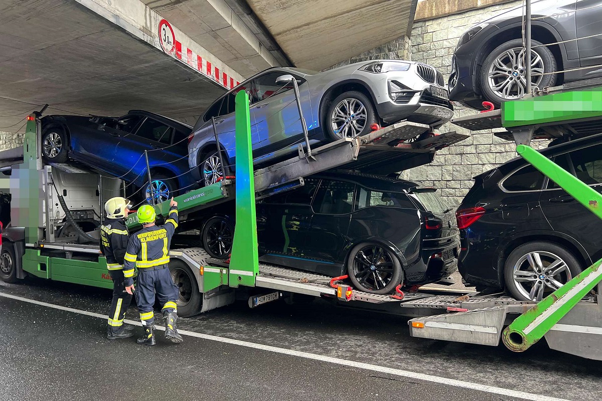 Șofer român de camion, paralizat de groază când a văzut ce a făcut și dus de urgență la spital, după ce a distrus trei BMW-uri noi, în Austria