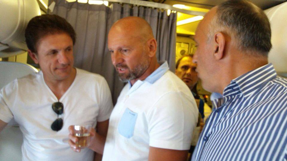 Generația de Aur, întâlnire senzațională la Cardiff. Răducioiu s-a fotografiat cu tatăl lui David Beckham! GALERIE FOTO