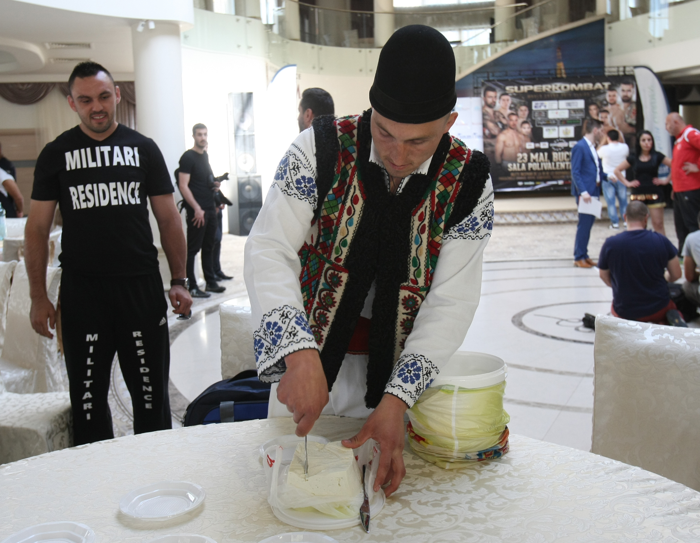 Luptătorii de la Superkombat București au trecut cu bine de proba cântarului oficial / GALERIE FOTO