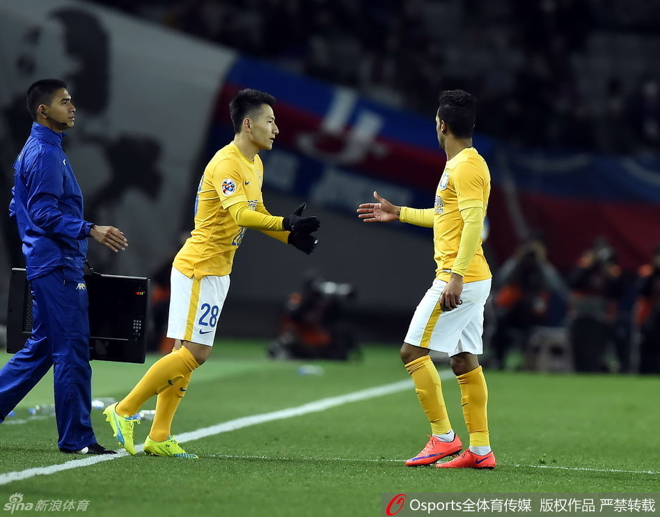 Dan Petrescu și Pițurcă, egal și înfrângere în Liga Campionilor Asiei. ^Sânmărtean a dat o pasă de gol. Alarmă la stadionul din Jeddah / FOTO&VIDEO