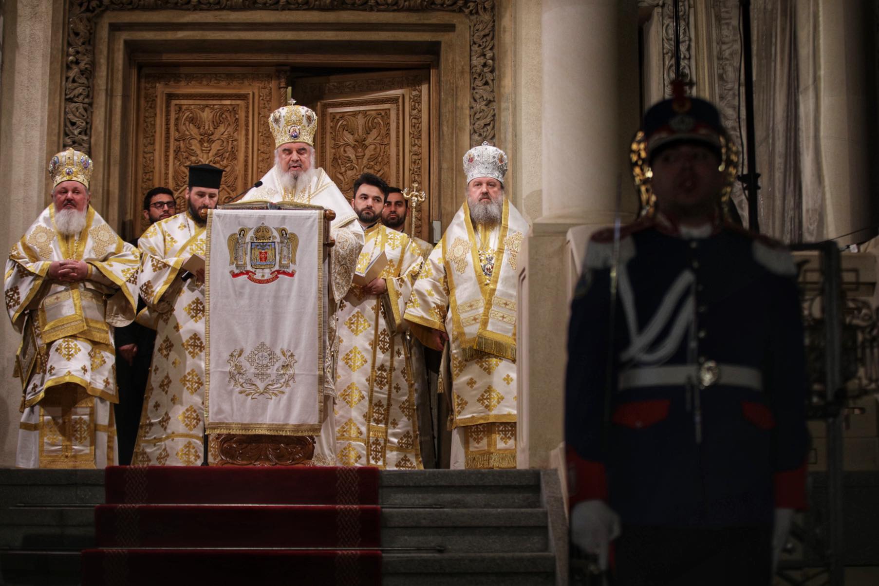 Hristos a înviat! Imagini de la liturghia de Înviere de la Patriarhia Română, oficiată de Preafericitul Daniel