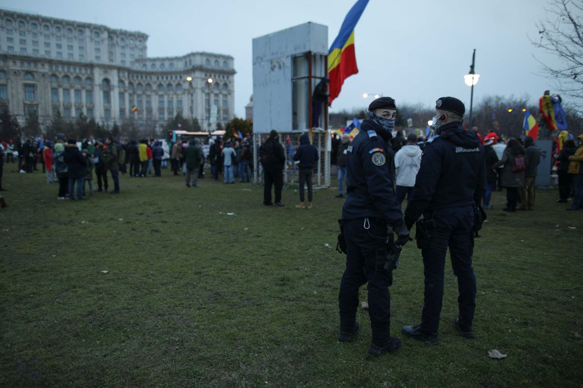Amenzi de 29.950 de lei după protestul antirestricții din București la care a fost și senatoarea Diana Șoșoacă