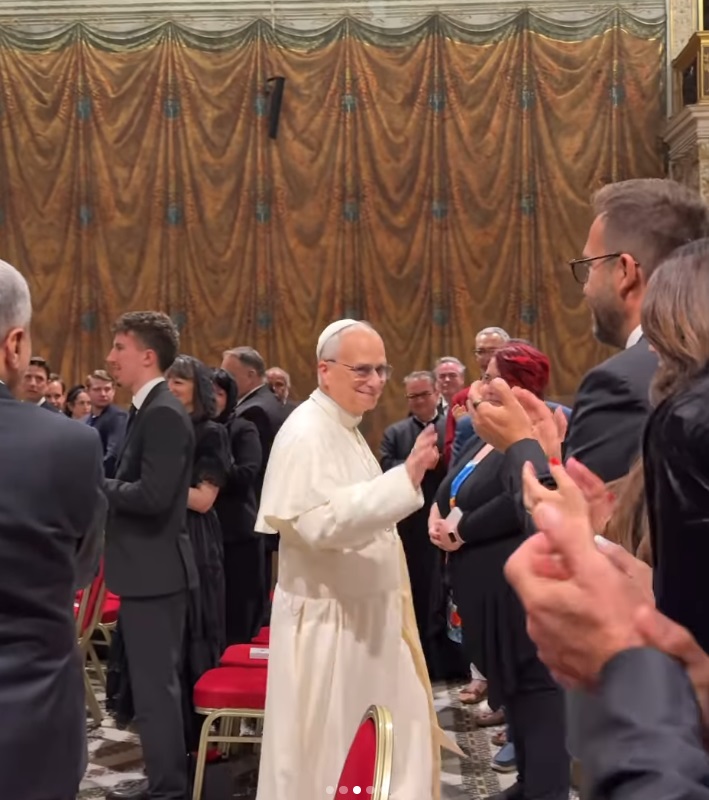 Apariția Simonei Halep într-o rochie roșie, cu spatele gol. Cât costă ținuta elegantă, la care a asortat o geantă de peste 10.000 de euro