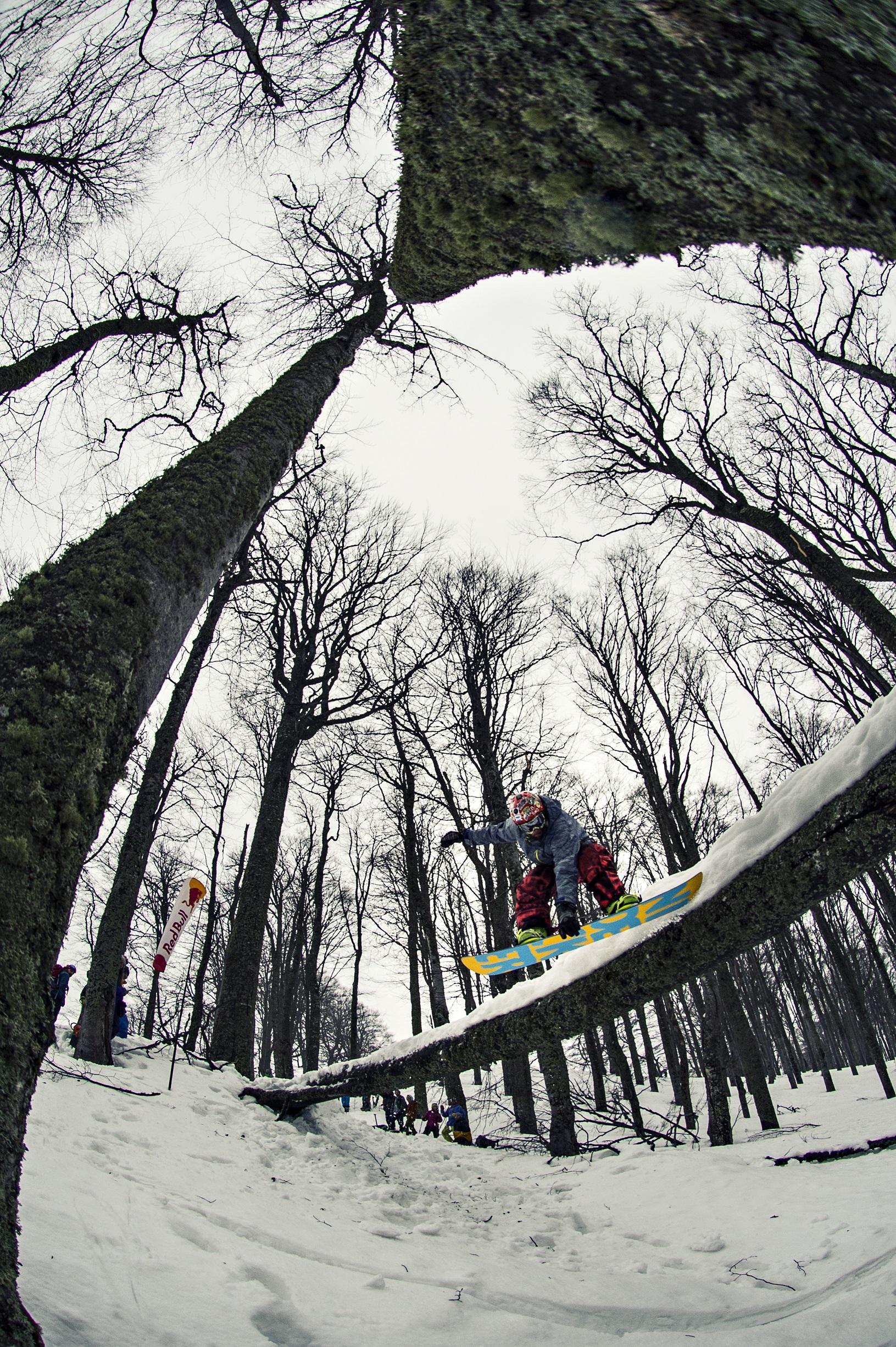 La Câmpul lui Neag, lângă Hunedoara, 110 schiori și snowboarderi au cucerit muntele!