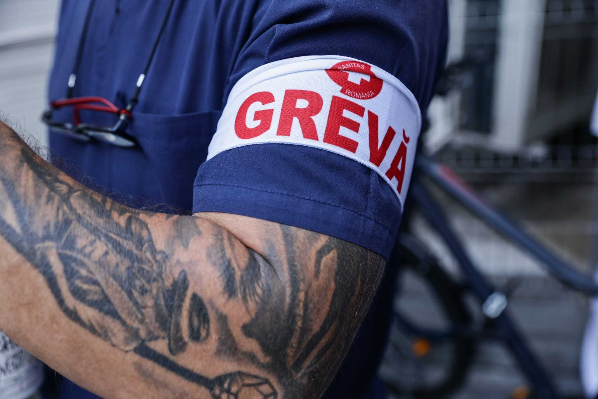 Grevă de avertisment organizată de Sanitas. Noua lege a salarizării propusă de Guvernul Bolojan, sursa nemulțumirilor: „Sporul pentru turele de noapte este o bătaie de joc”