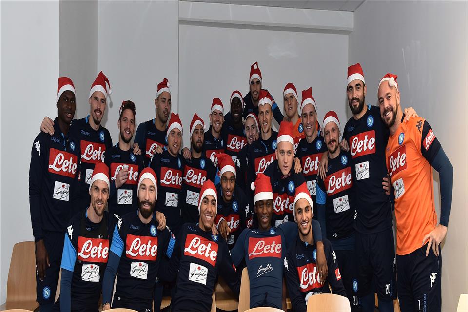 Vlad Chiricheș, doar rol de Moș Crăciun la Napoli. Plus o petrecere în pijamale / GALERIE FOTO