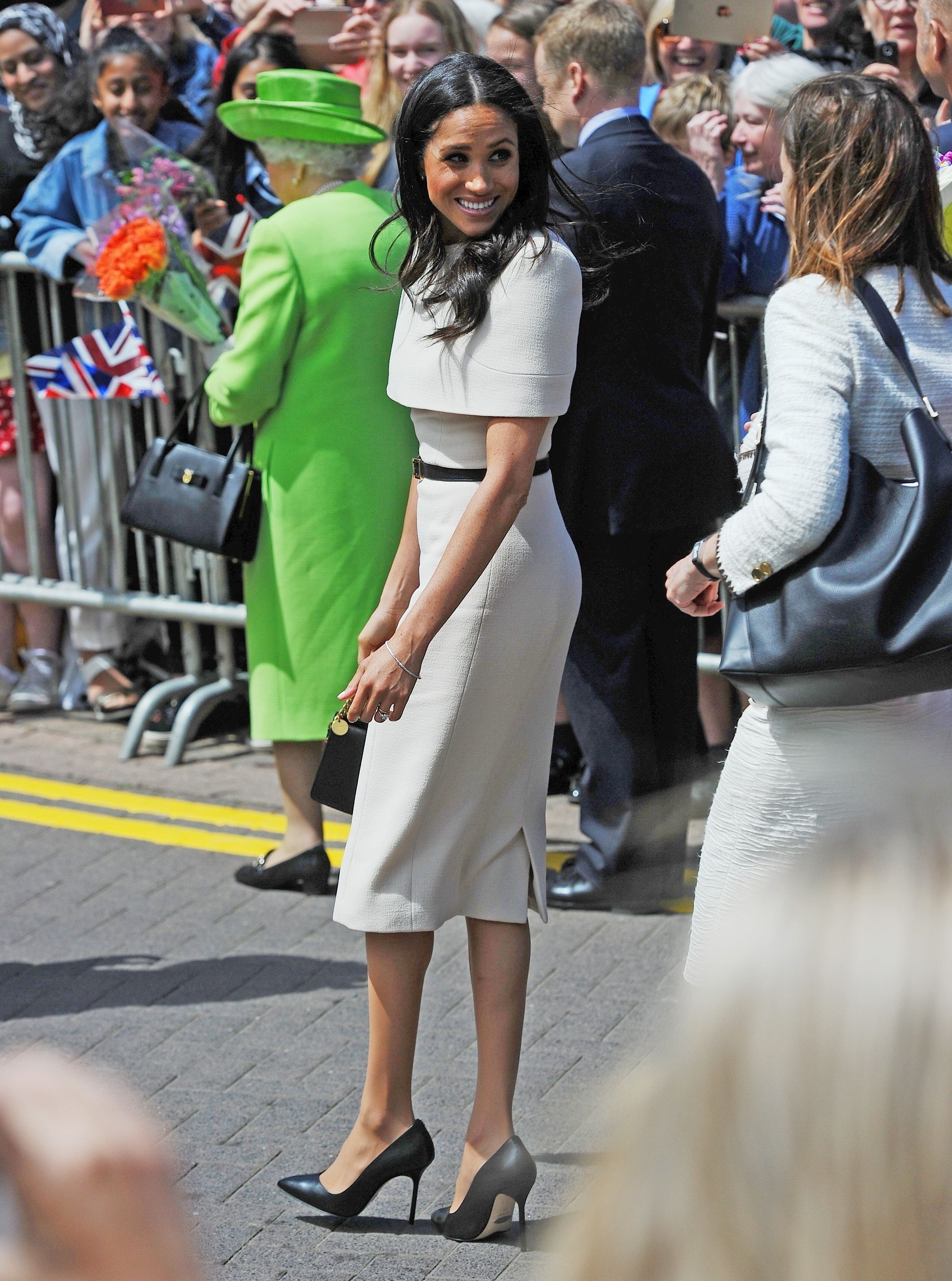 Cât a cheluit Meghan Markle pe ținutele ei de când a devenit ducesă. Suma este uriașă