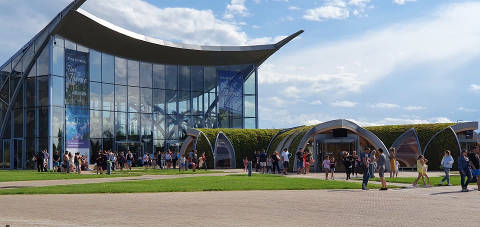 Sute de persoane, evacuate de urgență din Complexul Therme. „S-a supraîncălzit un echipament”