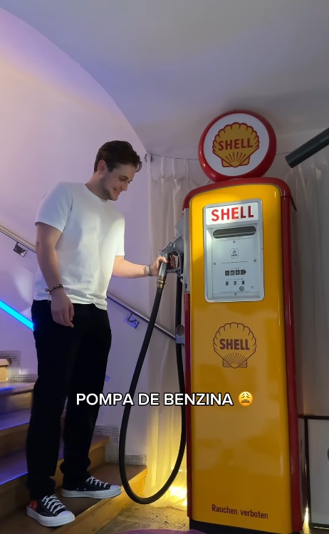 Imagini noi din casa Andreei Esca. Băiatul ei a arătat „chestii folositoare” din vilă, iar fanii au reacționat: „Zici că e muzeu”