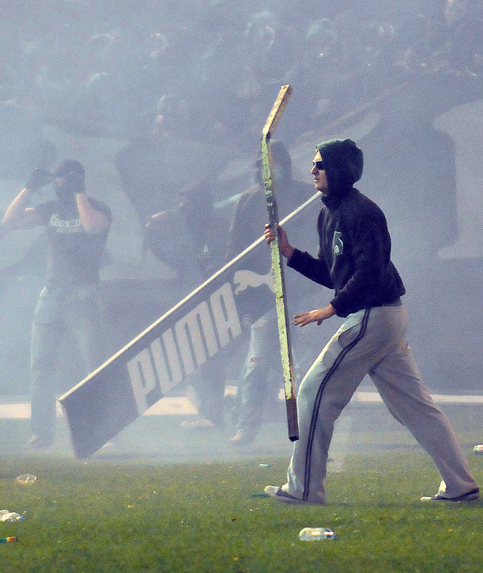 Haos la Atena. Derby-ul campionatului Greciei, anulat din cauza violenței / GALERIE FOTO&VIDEO