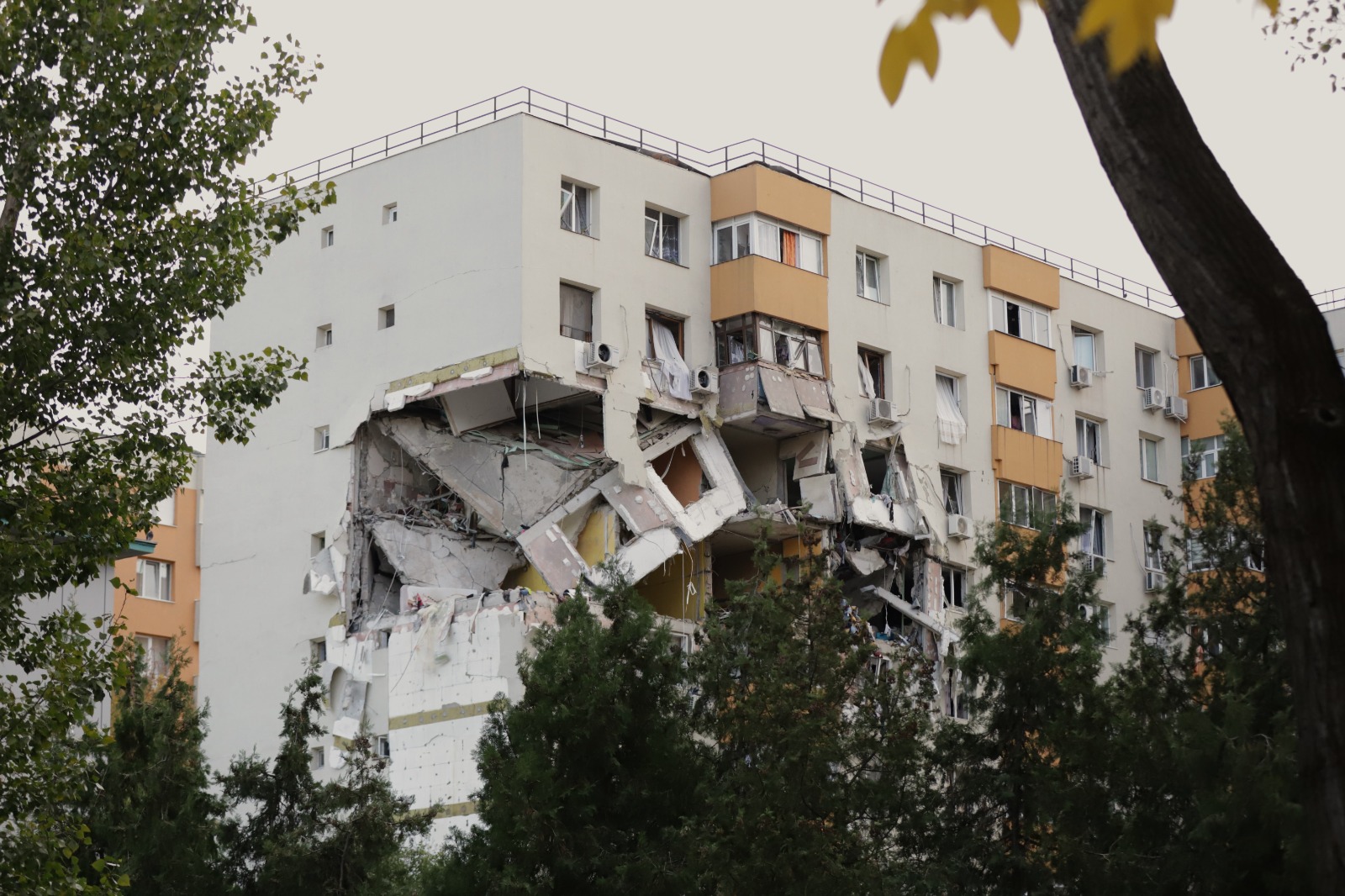 Cu ce se aleg proprietarii din blocul distrus de explozie, în Rahova, dacă e demolat de stat: „Dacă a dispărut locuința, dispare și dreptul de proprietate”