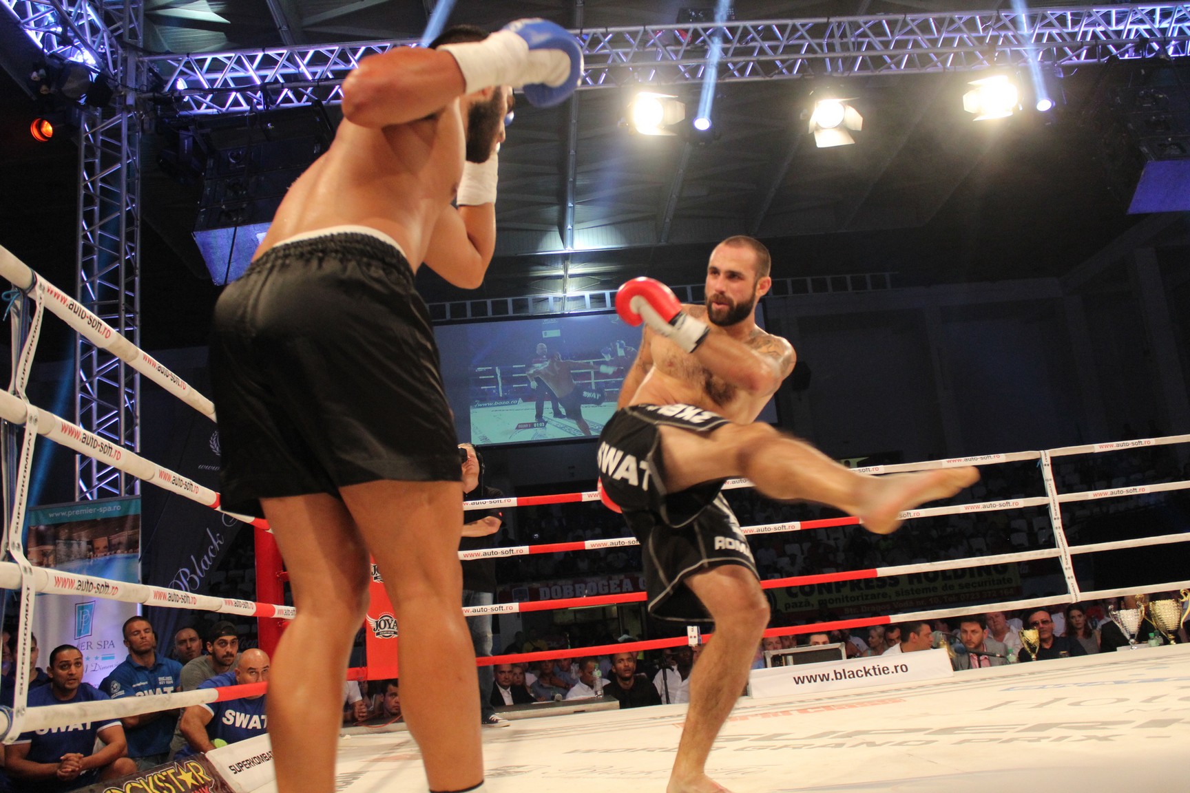 GALERIE FOTO / SUPERKOMBAT CONSTANȚA: Moroșanu a dat de pământ cu colosul din Kavala!